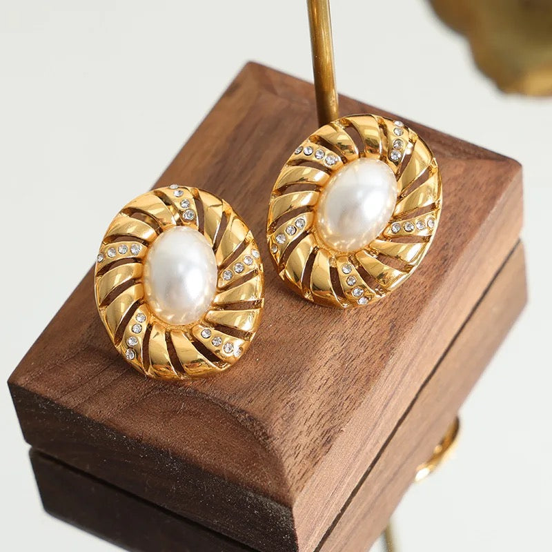 Scallop Pearl Studs