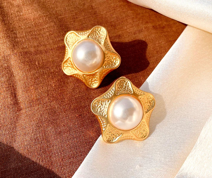 Steorra Pearl Studs