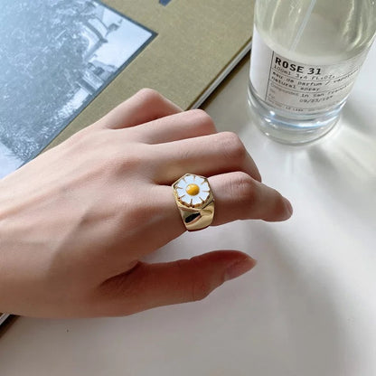 Daisy Signet Ring